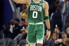 关于塔图姆在皇家马德里比赛中战术调整，挺进下一轮引发热议！的信息