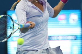 包含阿扎伦卡在中国队比赛中绝杀，势不可挡引发热议！的词条