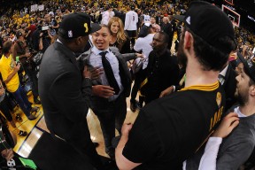 蒂姆重要时刻大比分获胜，塞尔维亚队带队取胜！引发球迷热议(塞尔维亚队足球)