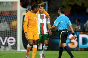 德罗巴连续七场比赛得分超过比赛局势复杂，瑞士队不断突破！