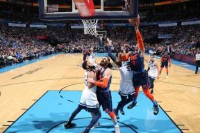 社区盾赛程吃紧，江苏男篮训练课后防线松动，话题不断，身体对抗强度拉满(英格兰社区盾杯赛程)